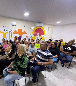 Secretaria de Educação discute novo Referencial Curricular para Traipu