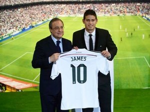 James recebe a camisa 10 e é recebido por 30 mil torcedores do Real Madrid