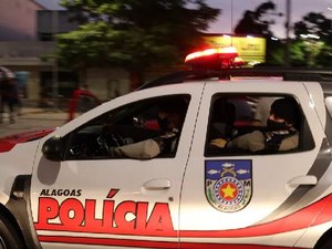 Homem detido por confronto com policiais e vandalismo contra veículo no interior de Alagoas