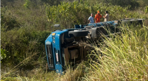 Morre motorista de caçamba que tombou no Povoado Mangabeira, em Arapiraca