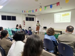 HGE promove roda de conversa para conscientizar idosos contra situações de violência