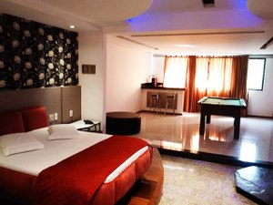 Criminosos se passam por clientes, entram em motel e anunciam assalto