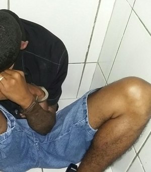 Homem tenta se esconder de abordagem do Bope na casa da mãe, mas é preso com 500kg de droga