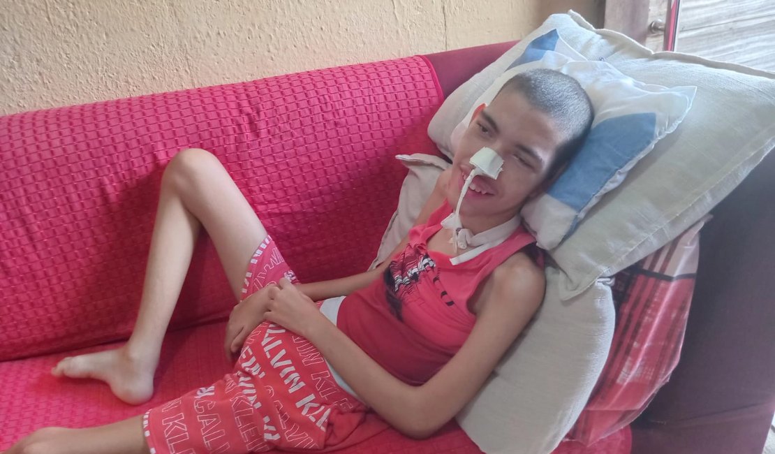 [Vídeo] Mãe pede doação de cama hospitalar enquanto luta na justiça por atendimento home care para o filho