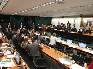 CCJ da Câmara aprova PEC da prisão em segunda instância