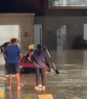 Chuvas causam alagamentos e deixam moradores ilhados no bairro Girador, em Atalaia