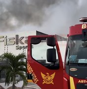 Incêndio atinge e destrói tradicional fábrica de fardamentos em Arapiraca