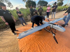 Policiais civis de AL acompanham demonstração de drone tecnológico em Pernambuco