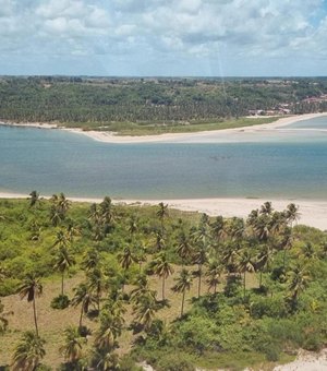 IMA sobrevoa praias do Litoral Norte para tentar identificar novos pontos de maré vermelha