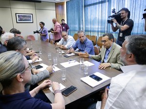 PT, PSB e Psol anunciam bloco para fazer oposição ao governo Bolsonaro