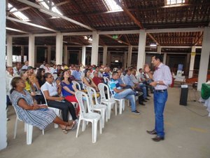 Agricultores participam de palestra em Lagoa da Canoa