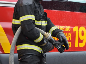 Princípio de incêndio em apartamento deixa mulher ferida no bairro do Antares