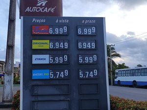 Litro da gasolina comum custa R$ 6,94 em Maragogi