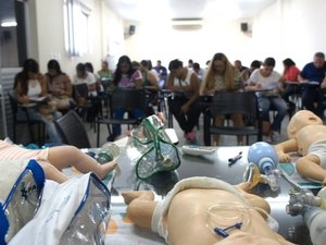Socorristas são capacitados sobre reanimação neonatal