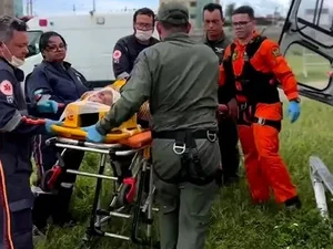 Motorista fica preso às ferragens do carro após acidente em Atalaia