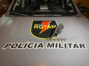 Homem é preso com arma de fogo no Farol