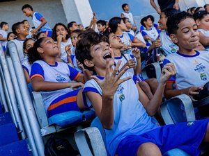Estudantes vivenciam experiência do Projeto Jovem Torcedor no Rei Pelé