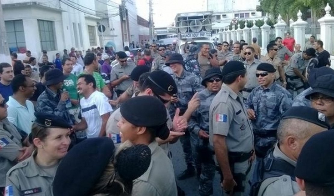 Lei de promoções: militares realizarão ato em frente a ALE