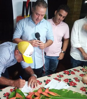 [Vídeo] ﻿Petrúcio Barbosa se filia ao MDB de Renan Filho durante Governo Presente em Igaci