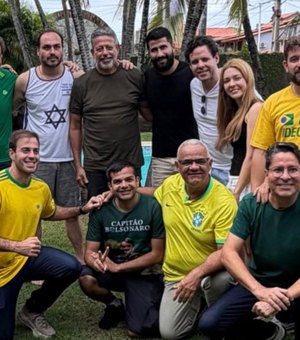 Candidato de Bolsonaro ao Senado, Arthur Lira se encontra com Carlos Bolsonaro em Maceió