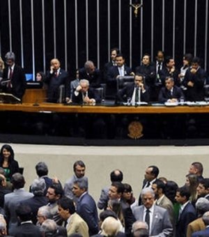 Em semana curta, Câmara acelera processo de Impeachment e parlamentares trocam de partido