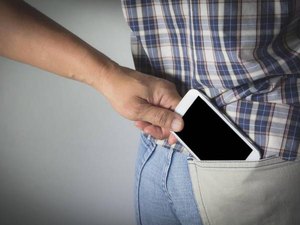 Polícia Civil recupera celular furtado na faixa de areia da orla de Pajuçara