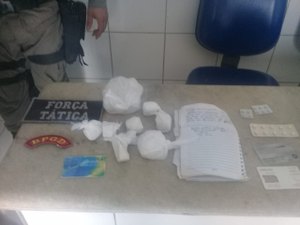 Denúncia leva a apreensão de R$ 5 mil em cocaína