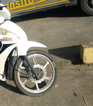 Menor é apreendido com moto roubada no bairro Santa Amélia