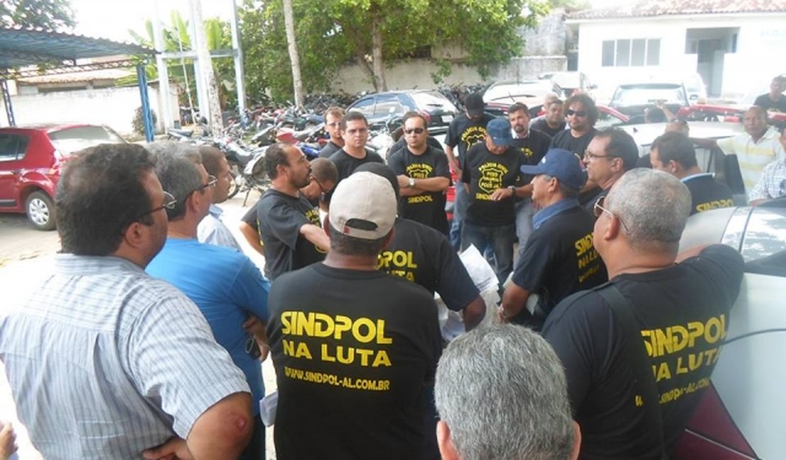 Policiais civis denunciam descaso do governo com a categoria