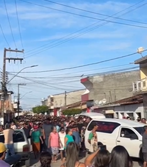 Cortejo marca sepultamento de vítima de atentado no Tabuleiro do Martins