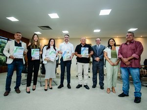 Governo de Alagoas entrega planos diretores da Barra de Santo Antônio e Milagres