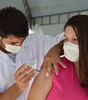 Mais de 327 mil completaram a imunização contra a Covid-19 em Maceió