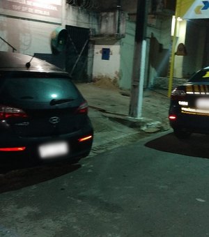 PRF recupera veículo com queixa de roubo em Atalaia