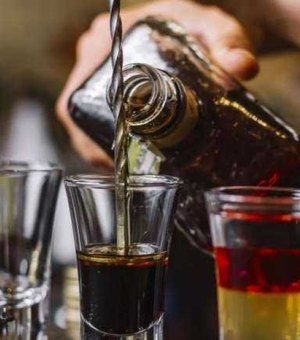 Vigilância Sanitária orienta consumidores de Maceió a comprar bebidas alcoólicas de forma segura