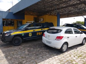 PRF flagra veículo locado pela Câmara de Porto Calvo fazendo viagem particular