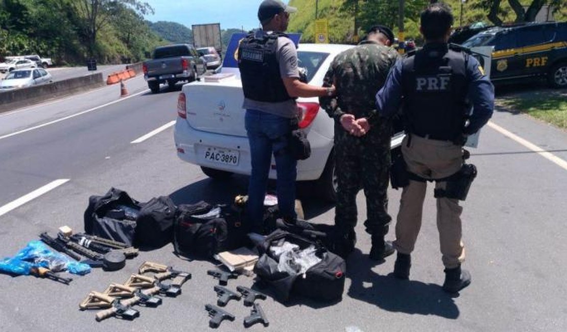 Sargento do Exército é preso levando arsenal de guerra e cocaína para traficantes