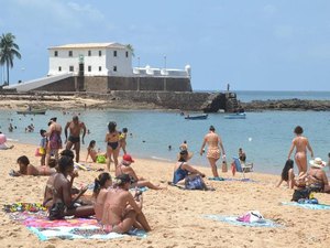 Salvador anuncia fechamento de praias, clubes e quadras para conter covid-19