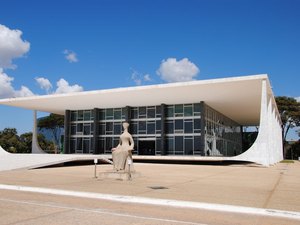 Caetano Veloso entra com queixa-crime no STF contra pastor evangélico