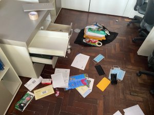 Criminosos roubam equipamentos da Biblioteca de Penedo e deixam rastro de destruição