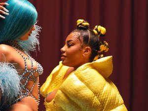 Luisa Sonza e Ludmilla aparecem sensualizando em divulgação de novo single