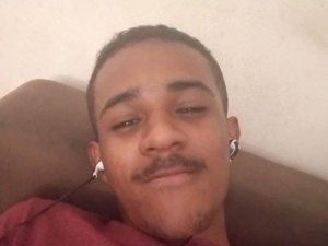 Identificado homem assassinado a tiros na frente da mãe em Arapiraca