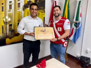 Presidente Galba Netto recebe Comenda Cruz de Distinção