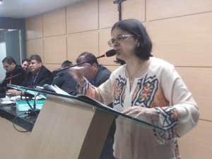 Vereadora Gilvania Barros concede Voto de Aplauso pelos 18 anos da Rádio A Voz do Povo