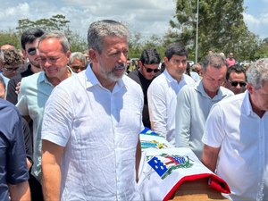 [Vídeo] Sob forte comoção, Alagoas dá o último adeus à Biu Lira