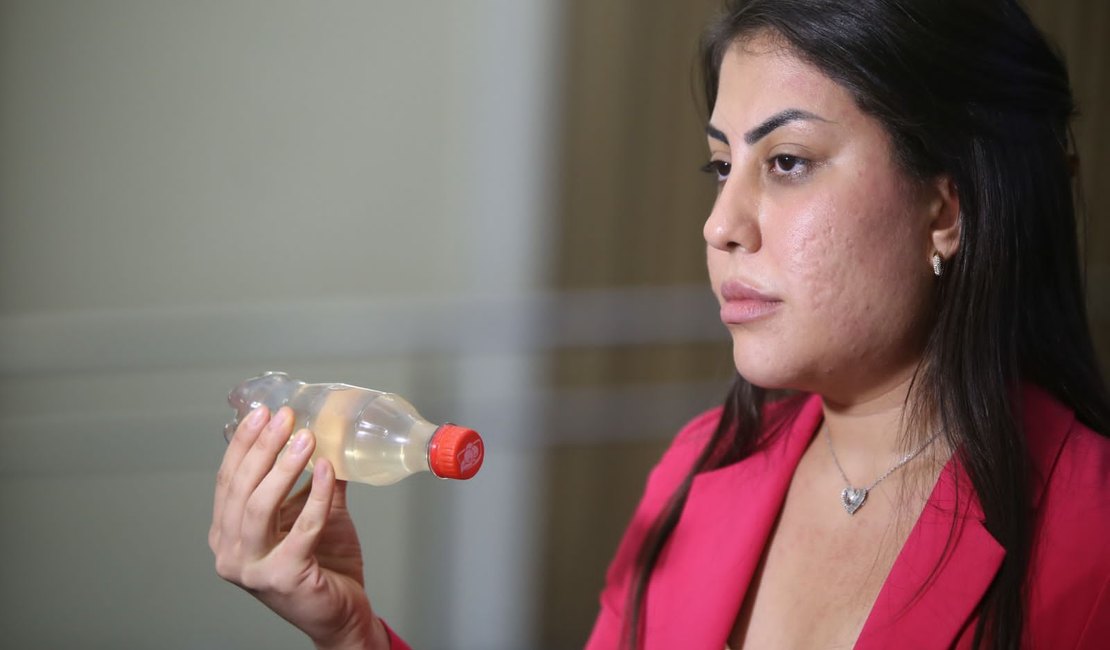 'Não há nada mais simbólico do que essa garrafa d’água', declara Gabi Gonçalves em audiência
