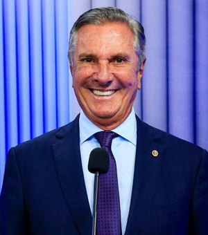 Ex-presidente Fernando Collor deixa presídio e cumpre pena em prisão domiciliar em Maceió