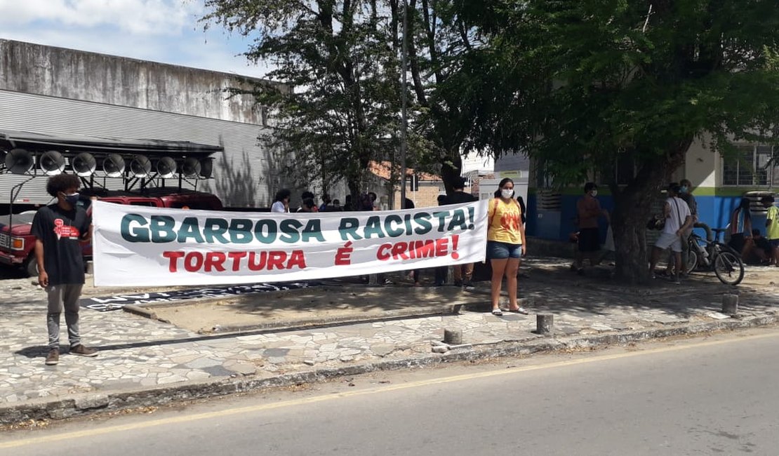 [Vídeo] Após ato racista, manifestantes se reúnem contra agressão cometida pelos seguranças do G Barbosa em Maceió