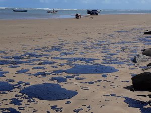 Pescador afetado por vazamento terá parcela extra do seguro-defeso