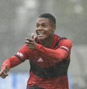 Matheus França fica perto de renovar com o Flamengo e ter multa recorde no clube