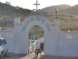 Pacientes com mesmo nome morrem com minutos de diferença e tem corpos trocados